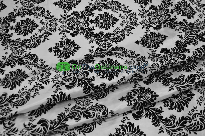 Tablecloth 90 Round / White on Black